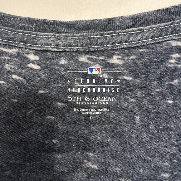 XL New York Yankees Women’s Cut Distressed V Neck Official Merchandise - Picture 2 of 3